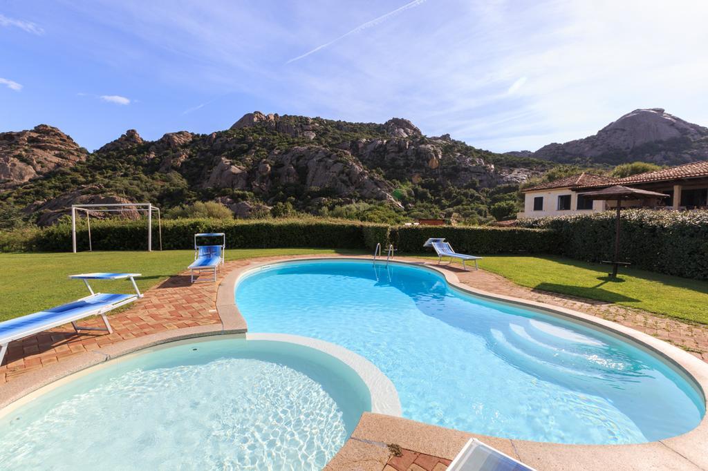 Villa Iris With Pool バージャ・サルディニア エクステリア 写真